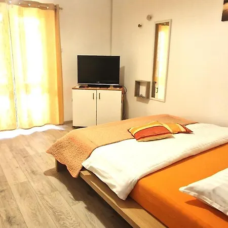 Apartment Garden Krk Town