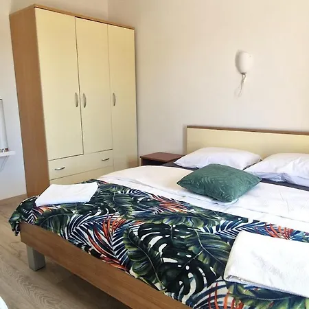 Garden Apartment *