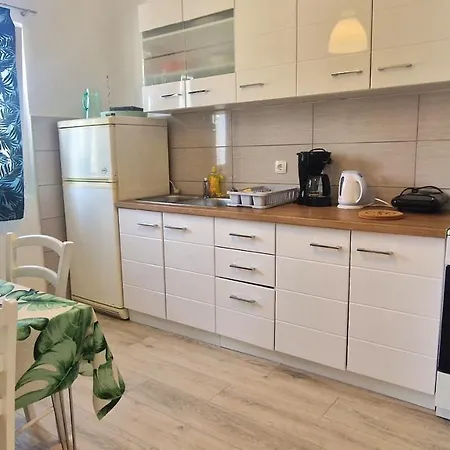 Garden Apartment *