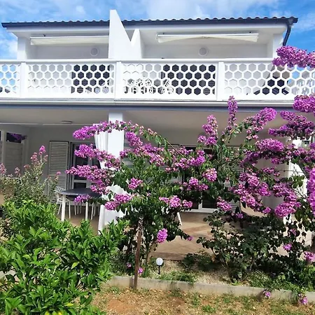 Apartment Garden Krk Town