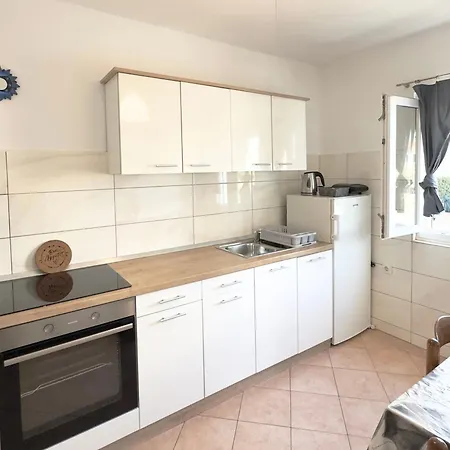 Apartment Garden Krk Town